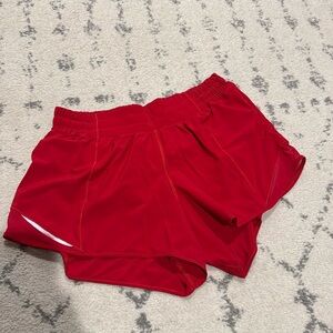 lululemon low rise hotty hot shorts 4” lined